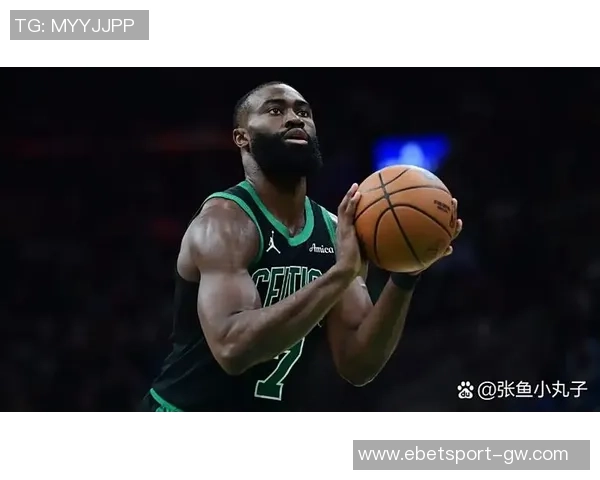 杰伦布朗表现低迷14投6中仅得12分5助攻失误5次正负值惨淡并列最低 杰伦布朗表现低迷14投6中仅得12分5助攻失误5次正负值惨淡并列最低